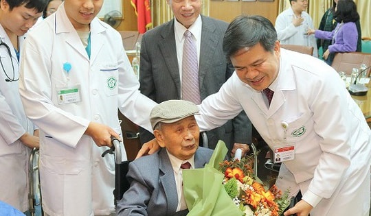 Bệnh viện Bạch Mai cứu sống cụ ông 103 tuổi bị đột quỵ cao tuổi nhất từ trước đến nay