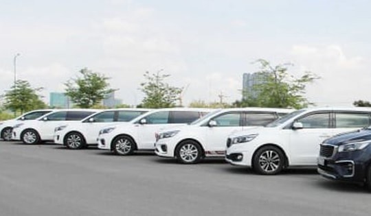 Trả tiền gấp đôi vẫn khó thuê xe tự lái ngày Tết