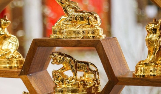 Mãn nhãn tượng 12 con giáp mạ vàng 24k dành riêng cho nhà giàu chơi Tết