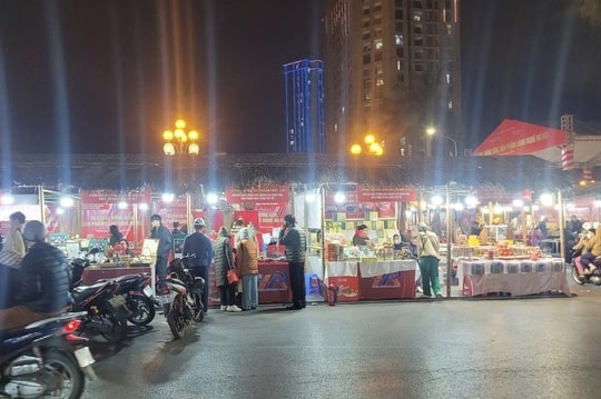 Nông sản vùng miền tràn ngập phố Hà Nội, phục vụ nhu cầu tiêu dùng Tết