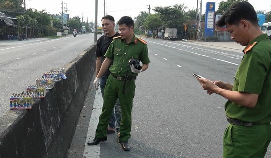 Tạm giữ hình sự 6 đối tượng đốt pháo hoa rồi nhảy múa trên Quốc lộ 1