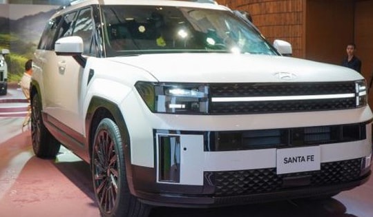 Giá lăn bánh Hyundai Santa Fe mới nhất đang cực rẻ, Toyota Fortuner và Ford Everest không lại doanh số