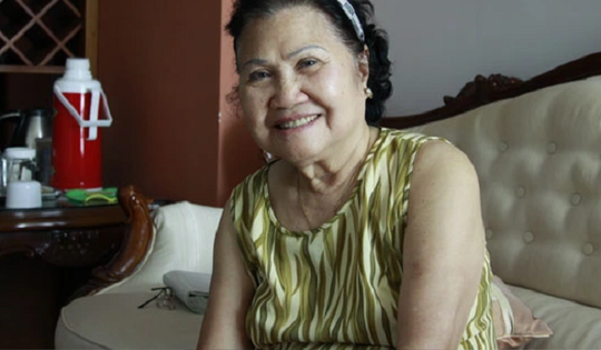 Nữ NSƯT U100 vẫn được khen đẹp, minh mẫn, móng tay cắt tỉa, tạo kiểu điệu đà