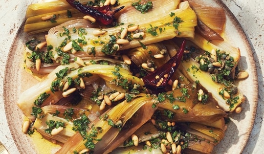 Loại rau bình dân có nhiều ở Việt Nam được người Trung Quốc mê mẩn: Là 'thuốc' bổ máu, bổ não, giúp tiêu hóa khỏe