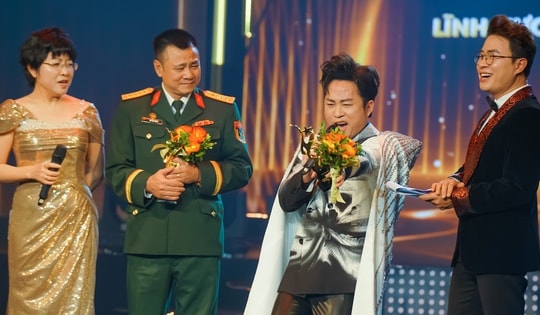 Tùng Dương được vinh danh 'Ca sĩ nổi bật năm 2024'