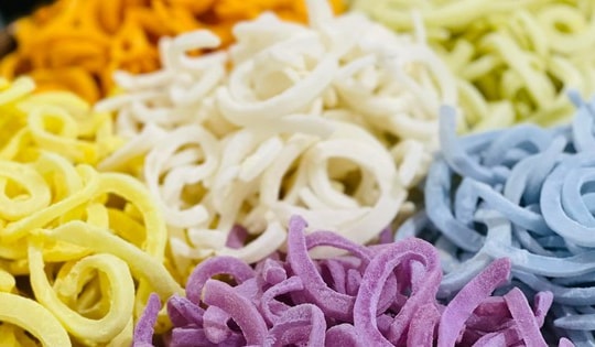 Cách đơn giản làm món mứt dừa non ngũ sắc bắt mắt và thơm ngon để đãi khách ngày Tết