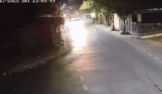 Bất cẩn khi di chuyển qua ngã tư, xe máy lao thẳng vào xe tải khiến 1 tử vong