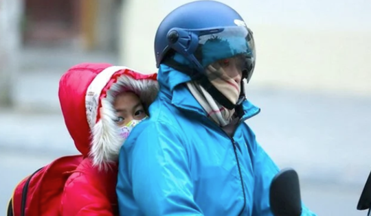 Nhiệt độ ở Hà Nội còn giảm sâu, học sinh có phải nghỉ học tránh rét?