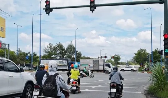 5 trường hợp xe máy được rẽ phải khi đèn đỏ