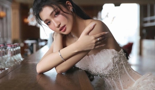Ngắm Á hậu Phương Nhi trong trang phục váy cưới