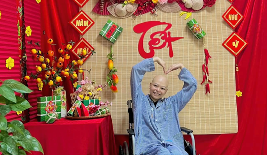 Hành động đẹp của phụ xe dành cho vị khách đặc biệt trên chuyến xe cuối năm