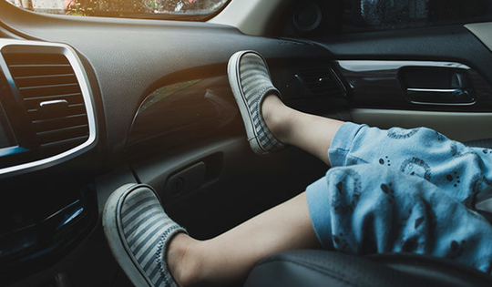 Quên điều này, cha mẹ có thể bị phạt đến tiền triệu nếu để trẻ em ngồi vị trí cấm trên ô tô