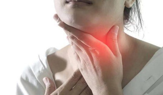 Đau họng khi nào cần gặp bác sĩ?