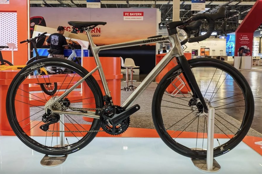 Xe đạp điện Titanium Zero giá ngang xế hộp hạng sang