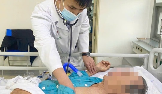 Đau bụng quanh rốn, người đàn ông bất ngờ bị vỡ phình động mạch chủ bụng, rơi vào nguy kịch