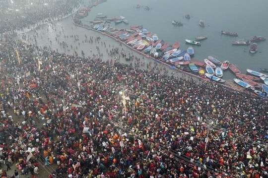 Hàng trăm triệu người chen chúc tắm rửa, uống nước từ một dòng sông