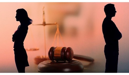 Nộp đơn ly hôn với chồng quá cố để thoát việc nhà chồng