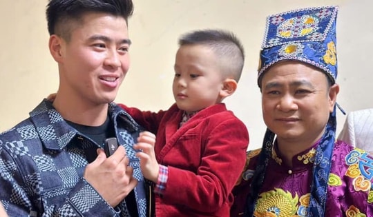 Cầu thủ Duy Mạnh bất ngờ khoe 'lần đầu gặp các Táo bằng xương bằng thịt'