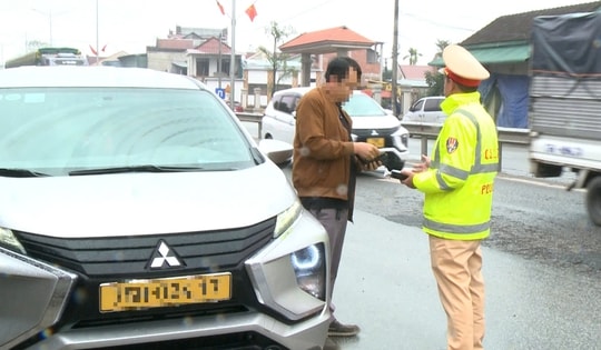 Huế xử lý vi phạm giao thông, phát hiện loạt phương tiện chạy quá tốc độ
