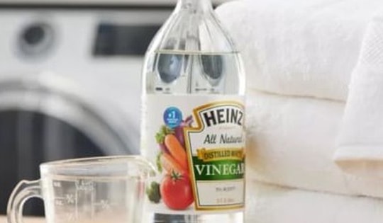 Thêm một ít giấm khi giặt quần áo có tác dụng gì?