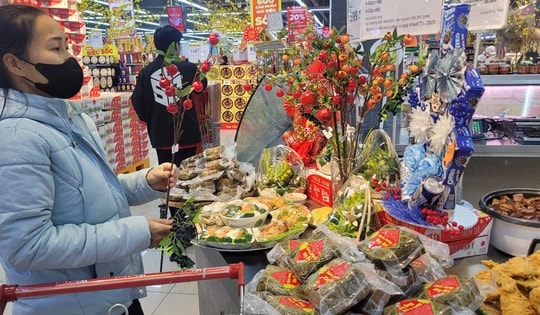 Giáp Tết Nguyên đán Ất Tỵ 2025, giò lụa có giá bán chưa đầy 12.000 đồng