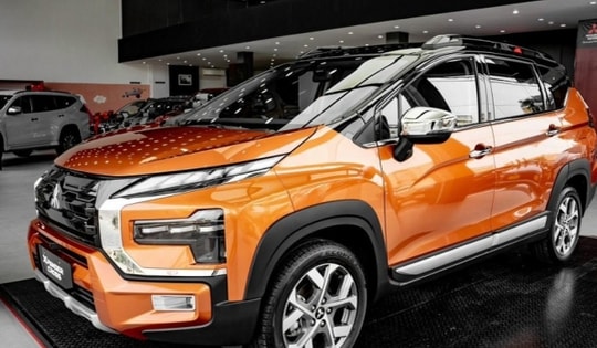 Giá lăn bánh Mitsubishi Xpander Cross mới nhất rẻ kỷ lục còn ưu đãi lớn, Suzuki XL7 không còn là đối thủ doanh số