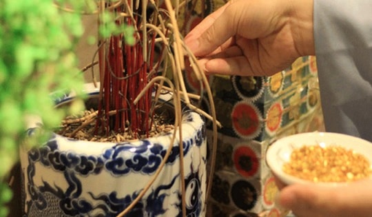 Nếu không may xê dịch bát hương lúc bao sái ban thờ ngày cuối năm, cần làm ngay điều này để tránh ‘tán tài tán lộc’