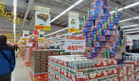 Tiểu thương bán bia, nước giải khát mong chờ sức mua khởi sắc dịp ông Công ông Táo lên chầu trời