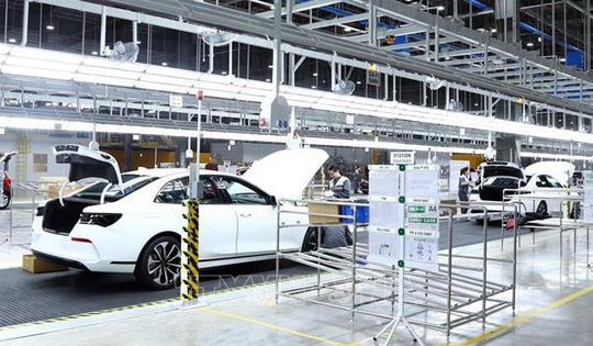 Thị trường ô tô cũ 2025: Cạnh tranh khốc liệt giữa xe lướt, xe mới và xe điện