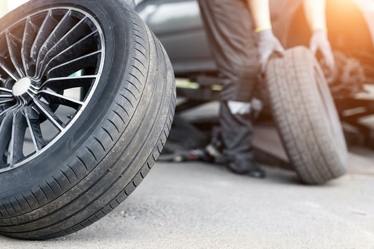 Vì sao phải đảo lốp ô tô định kỳ?