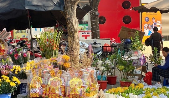 Thị trường đồ lễ cúng ông Công, ông Táo đa dạng nhưng sức mua kém