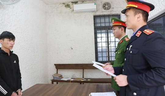 Trên đường đi thăm bạn gái nam thanh niên cướp điện thoại của bé 4 tuổi