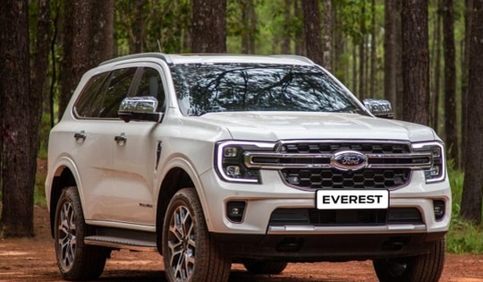 Giá lăn bánh Ford Everest mới nhất ưu đãi lớn, Toyota Fortuner, Hyundai Santa Fe lo sợ mất ngôi doanh số