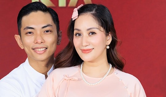 Khánh Thi tuổi 42 giã từ sàn đấu, giúp chồng kém 11 tuổi phát triển sự nghiệp