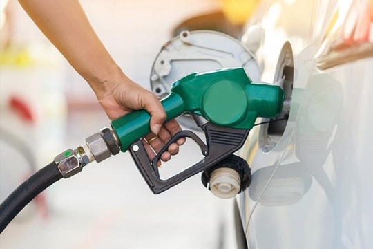 Nước vào bình xăng ô tô thì xử lý thế nào?