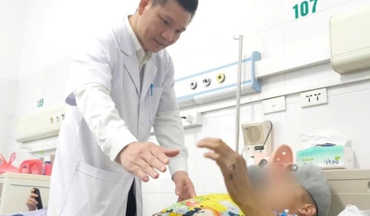 Cứu sống người đàn ông hôn mê sâu, đa chấn thương do tai nạn giao thông