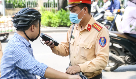 Mức phạt lỗi không chấp hành thổi nồng độ cồn mới nhất năm 2025