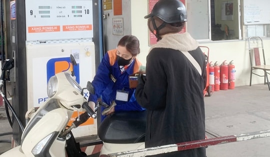 Giá xăng bất ngờ giảm trước kỳ nghỉ Tết Nguyên đán