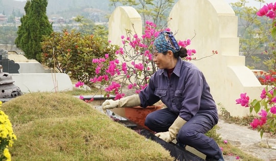 Chuyện những người phụ nữ xuyên Tết chăm 'giấc ngủ' cho 'người âm'