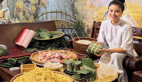 Vũ Thu Phương gói gần 100 chiếc bánh chưng
