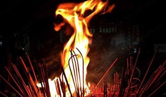 Bát hương bốc cháy trước Tết nguyên đán là phúc hay họa?