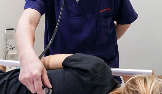 Bệnh nhi người Úc mắc sốt rét ác tính, suy đa cơ quan nguy kịch may mắn được cứu sống