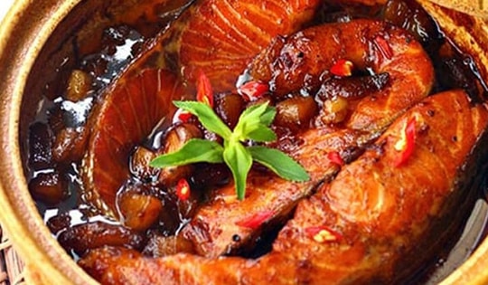 Người phụ nữ 67 tuổi ở Hòa Bình nhập viện sau 3 ngày ăn cơm cá kho