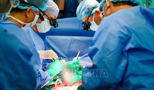 200 y bác sĩ xuyên đêm ghép tạng cứu người trong những ngày cận Tết