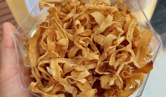 Kỳ lạ loại mứt từ rễ cây, quả khô tưởng bỏ đi lại thành hàng độc, lạ dịp Tết, có tiền triệu cũng không dễ mua