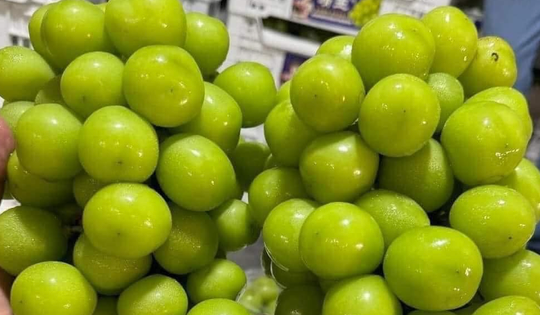 Nho sữa bị phát hiện có chất độc hại ở Thái, hàng vẫn đổ về chợ Việt giá siêu rẻ