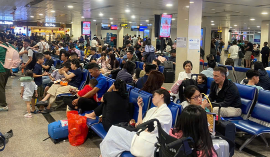 Bất ngờ giá vé máy bay TP HCM - Hà Nội ngày 28 Tết