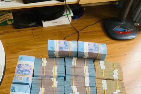 Đổi tiền mới dịp cuối năm với mức phí tốt, cẩn trọng nhận lại tiền giả, lừa đảo trực tuyến