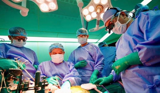 Cuối năm, hơn 200 y - bác sĩ xuyên đêm ghép tạng hồi sinh 4 cuộc đời
