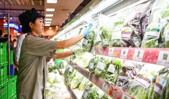 Mồng 1 Tết, siêu thị khai xuân bằng 'rồng rắn lên deal', người tiêu dùng hưởng muôn kiểu lì xì